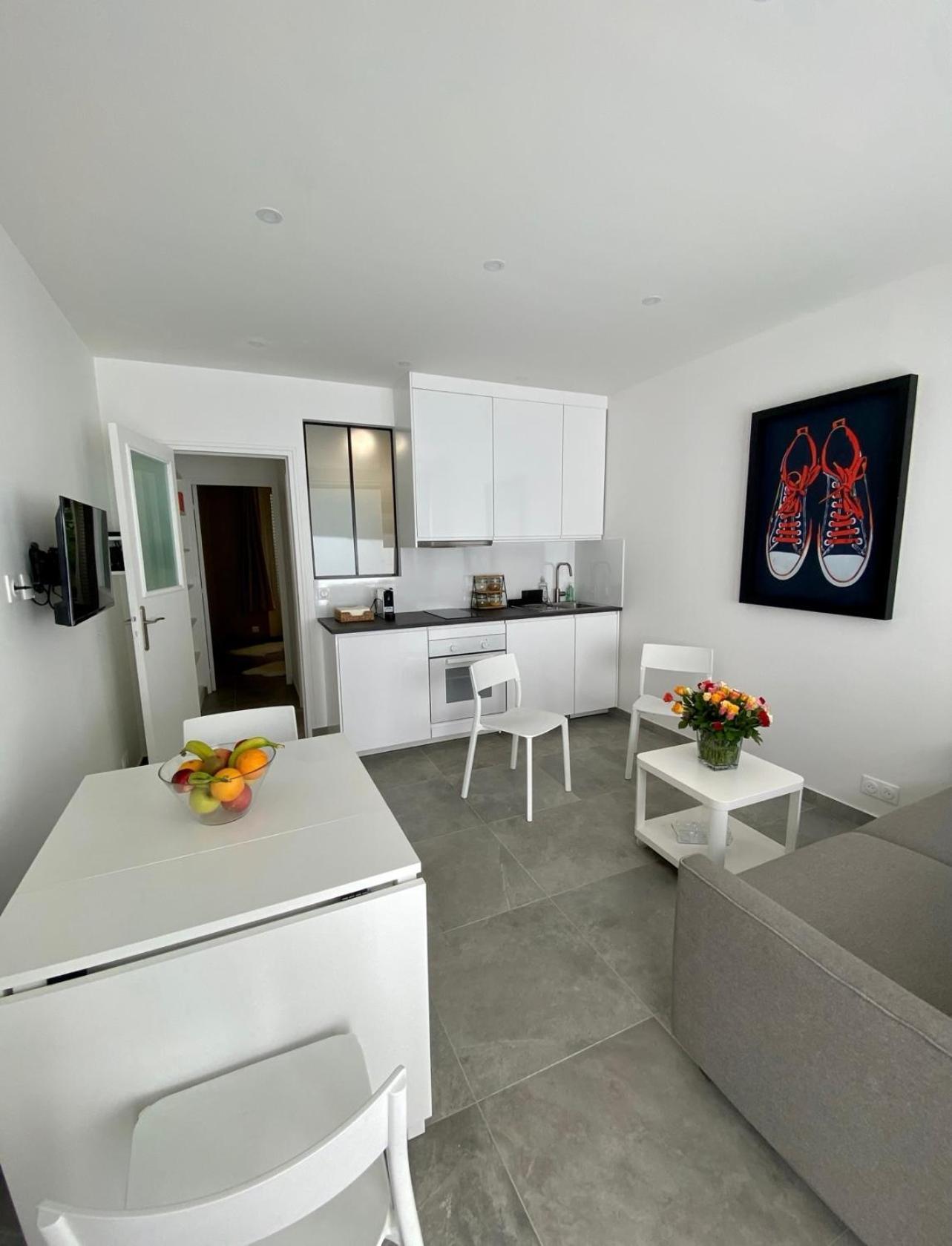 Chez Les Artistes De Menilmontant Apartment Paris Luaran gambar